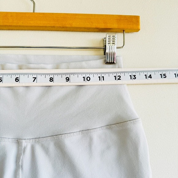 ALO Yoga Gray and White Performance Leggings - Picture 6 of 11